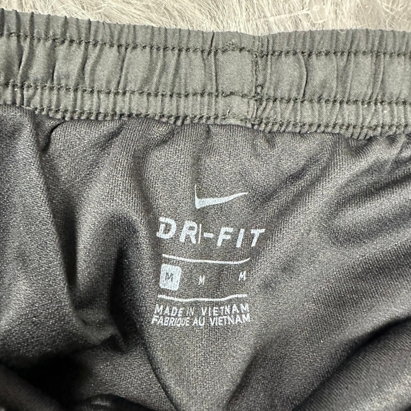 Nike Womens Black and Green Running Short - Picture 3 of 3